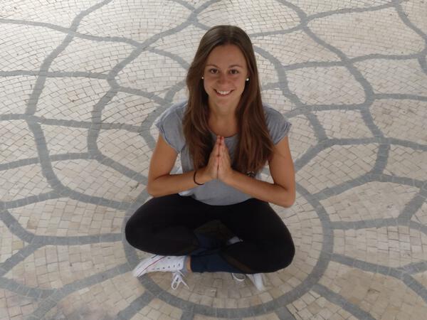 Annika Cronauer kombiniert bei ihren Yogastunden im Hotel Ödhof sportliche Asana Abfolgen mit ruhigen Elementen