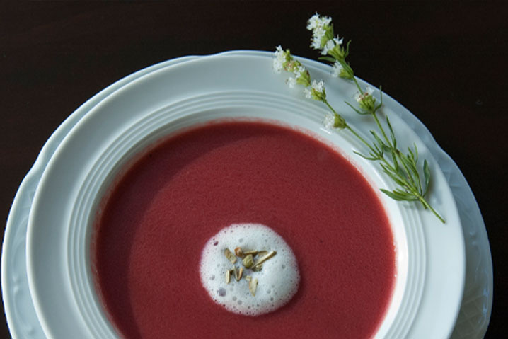 Eine cremige Rote-Beete-Suppe ist ideal für das Suppenfasten geeignet